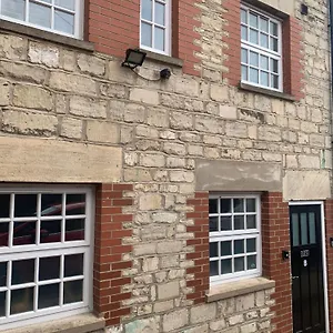 1 Bed House, Free On Street Parking, Central Gloucester